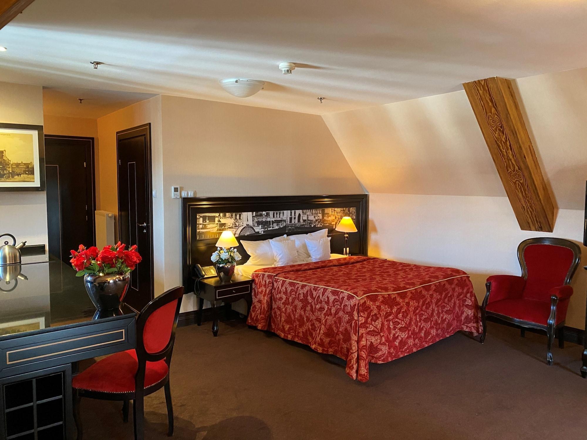 โรงแรมกดัญสก์ บูทิก ภายนอก รูปภาพ A room at the hotel
