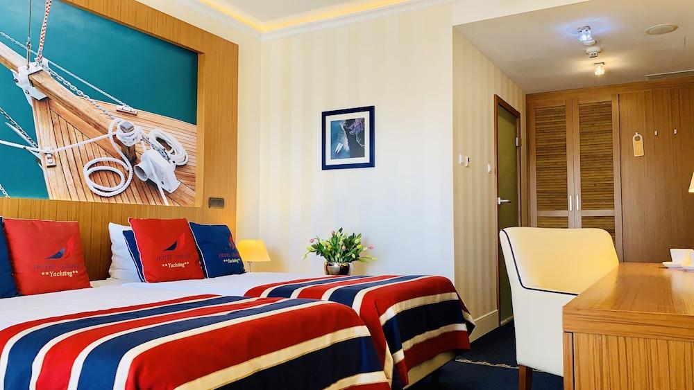 โรงแรมกดัญสก์ บูทิก ภายนอก รูปภาพ A room at the hotel