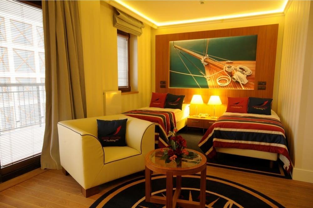 โรงแรมกดัญสก์ บูทิก ภายนอก รูปภาพ A room at the hotel