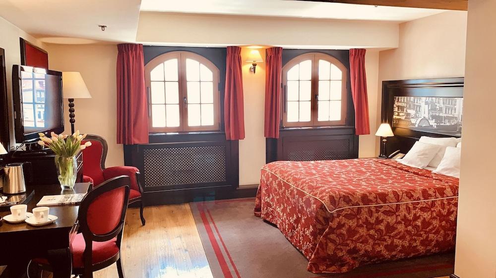 โรงแรมกดัญสก์ บูทิก ภายนอก รูปภาพ A room at the hotel