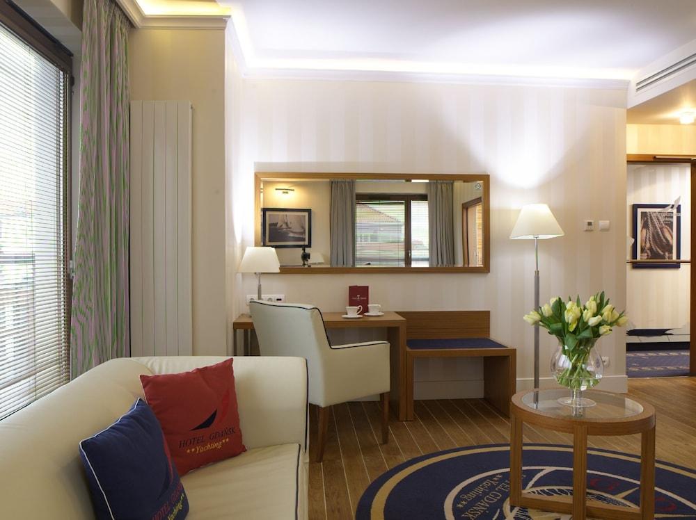 โรงแรมกดัญสก์ บูทิก ภายนอก รูปภาพ Suite