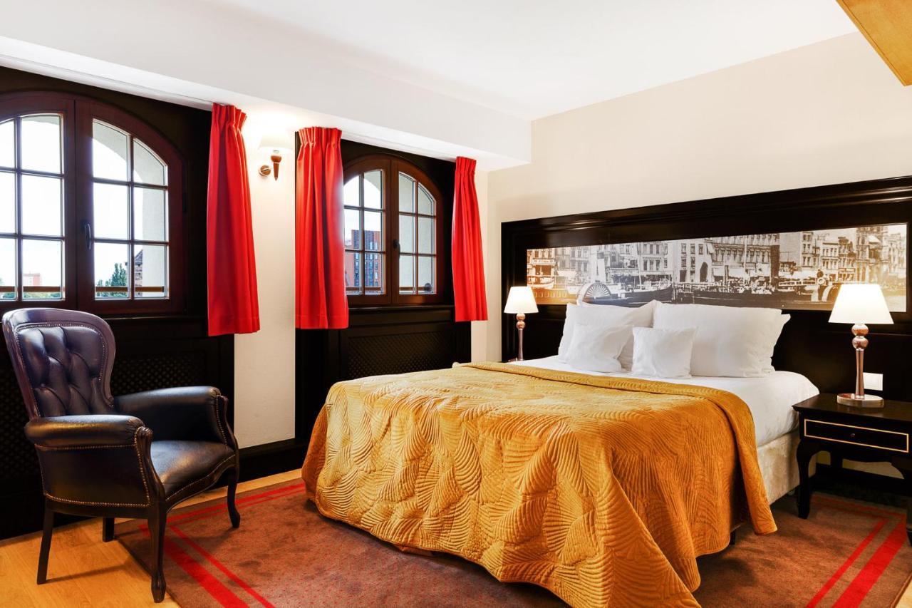 โรงแรมกดัญสก์ บูทิก ภายนอก รูปภาพ A room at the Hotel de Crillon