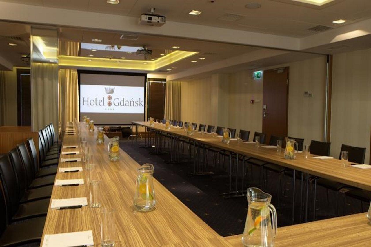 โรงแรมกดัญสก์ บูทิก ภายนอก รูปภาพ Meeting room