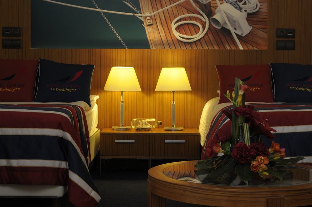 โรงแรมกดัญสก์ บูทิก ภายนอก รูปภาพ A guest room on the Queen Mary