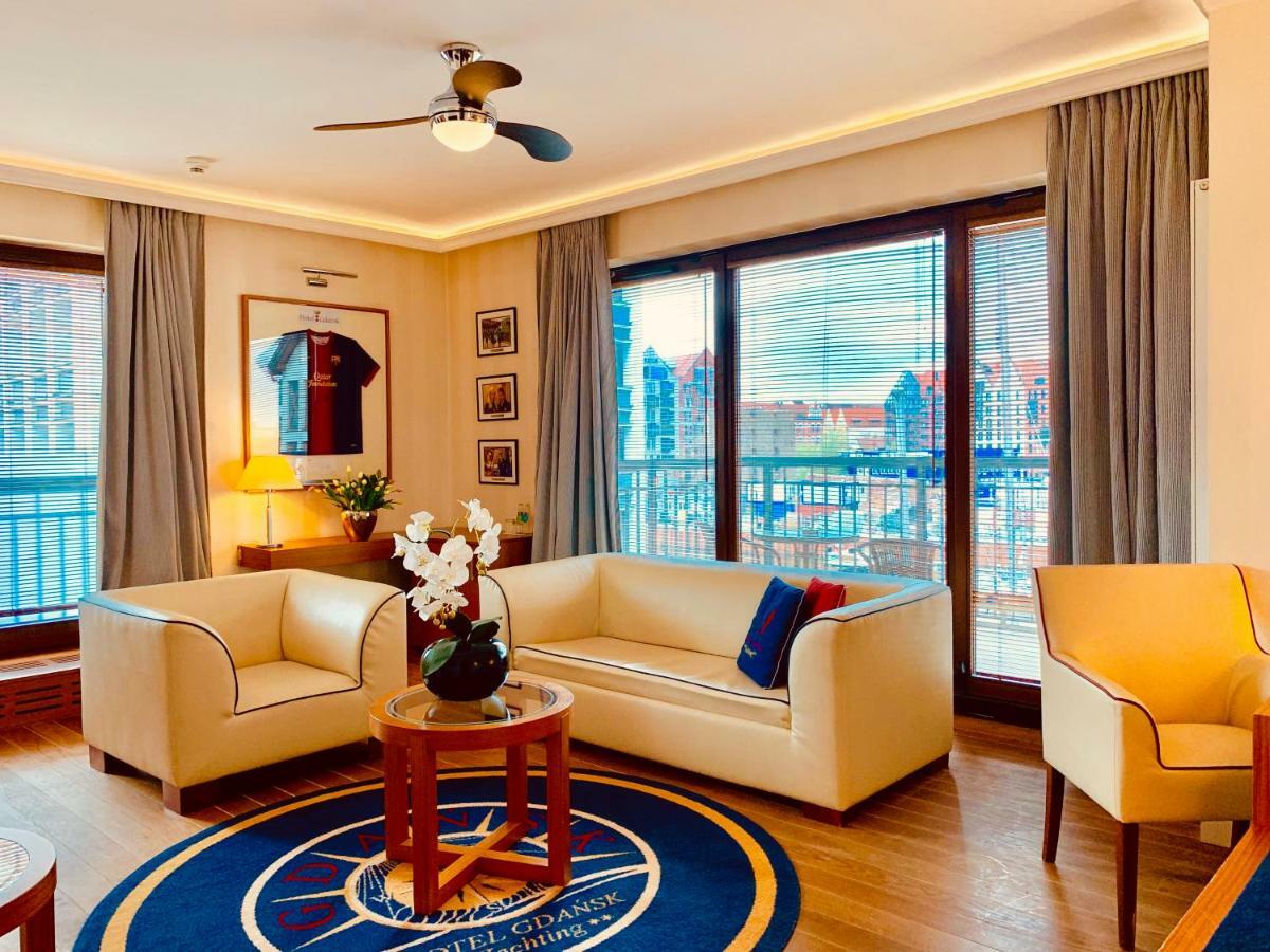โรงแรมกดัญสก์ บูทิก ภายนอก รูปภาพ Living room